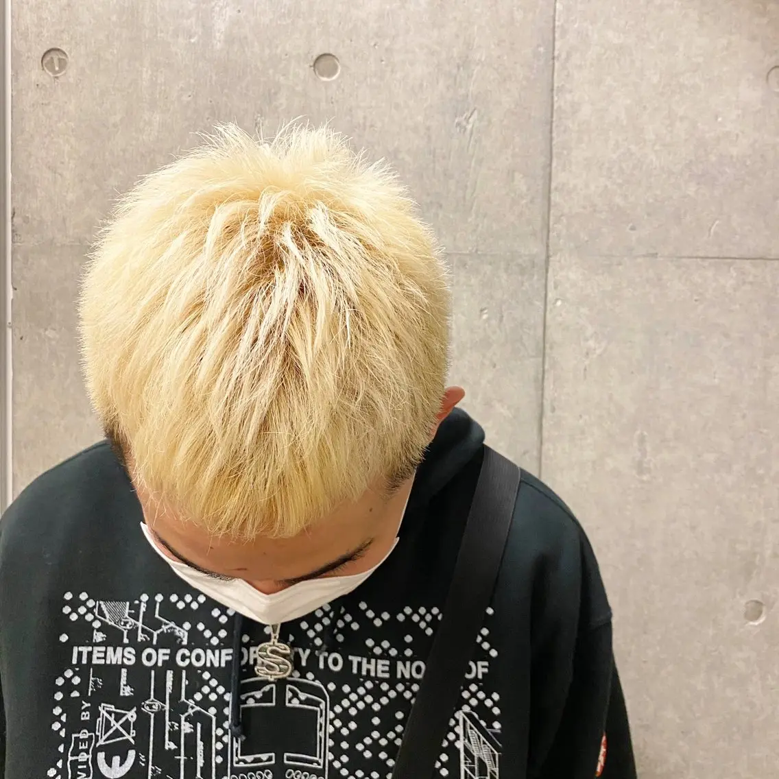 ショート カラー メンズ メンズブリーチ ベージュカラー ブリーチ ホワイトベージュ カット 縮毛矯正 Nanaha /レイヤーカットのヘアスタイル