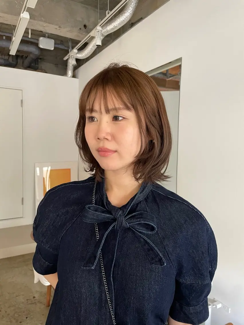 ミディアム カラー ブラウンカラー レイヤーカット カット ヘアカラー トリートメント H I ＮＡのヘアスタイル