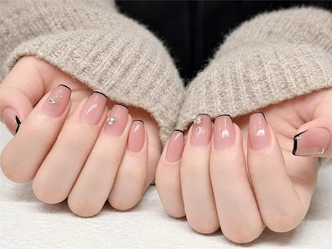 ネイル オーロラネイル ブルー チークネイル 長さ出し フットネイル ハンドネイル NAILS168 池袋西口駅前店のネイルデザイン