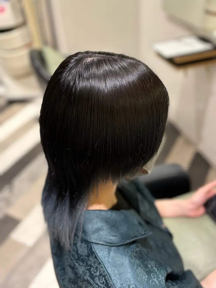 カラー 黒髪 インナーカラー 久保 佑真のヘアスタイル
