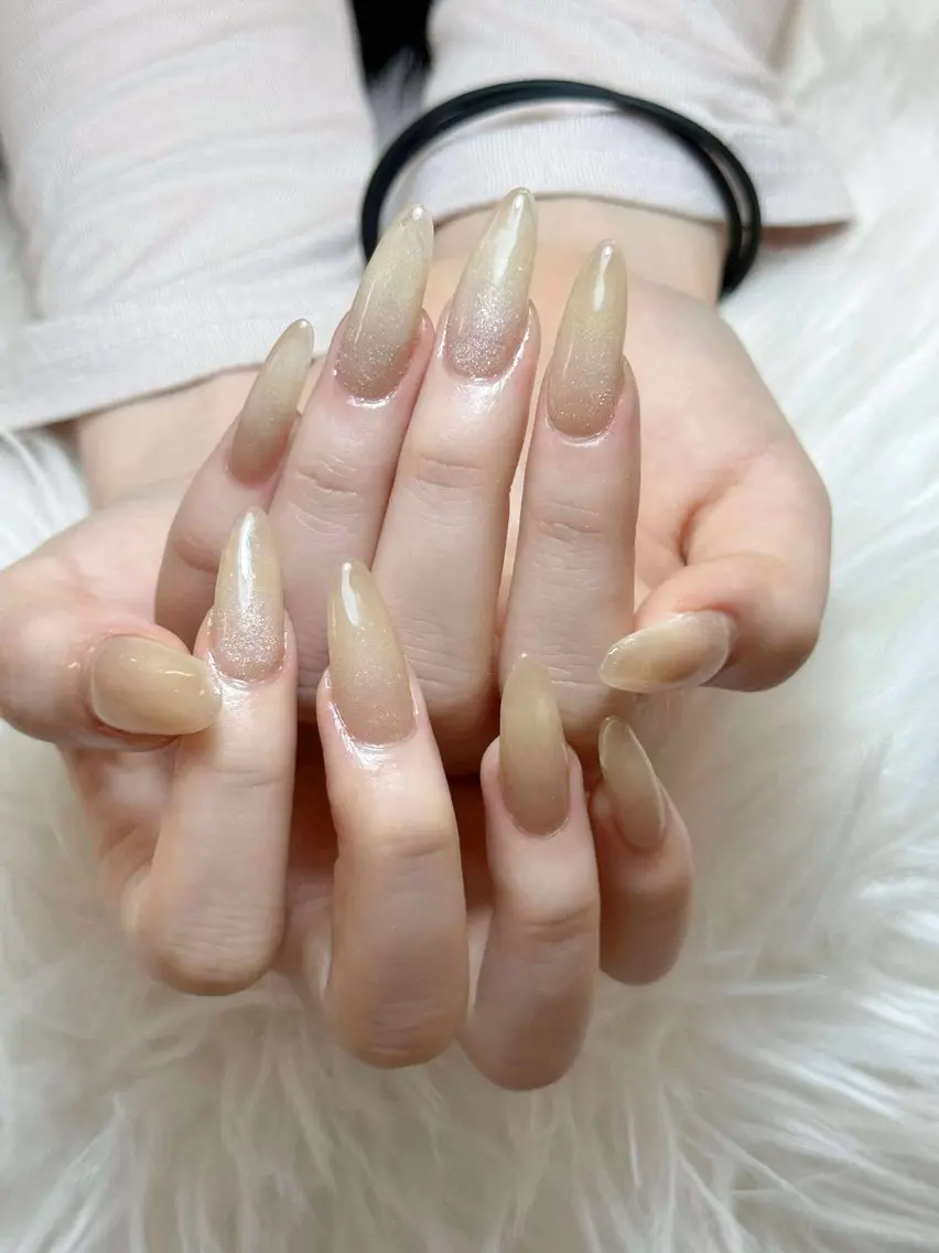 ネイル チークネイル 長さ出し フットネイル マグネットネイル 持ち込み ハンドネイル anh nail anne🤍のネイルデザイン