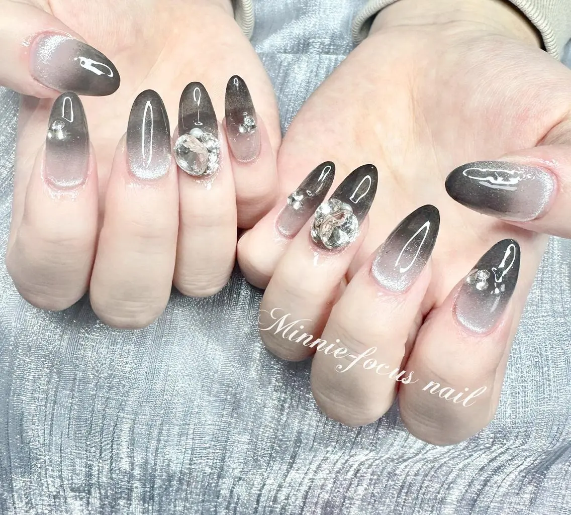 ネイル フレンチネイル グラデーション キラキラネイル 韓国ネイル マグネットネイル 🧸Luvia nail✨のネイルデザイン
