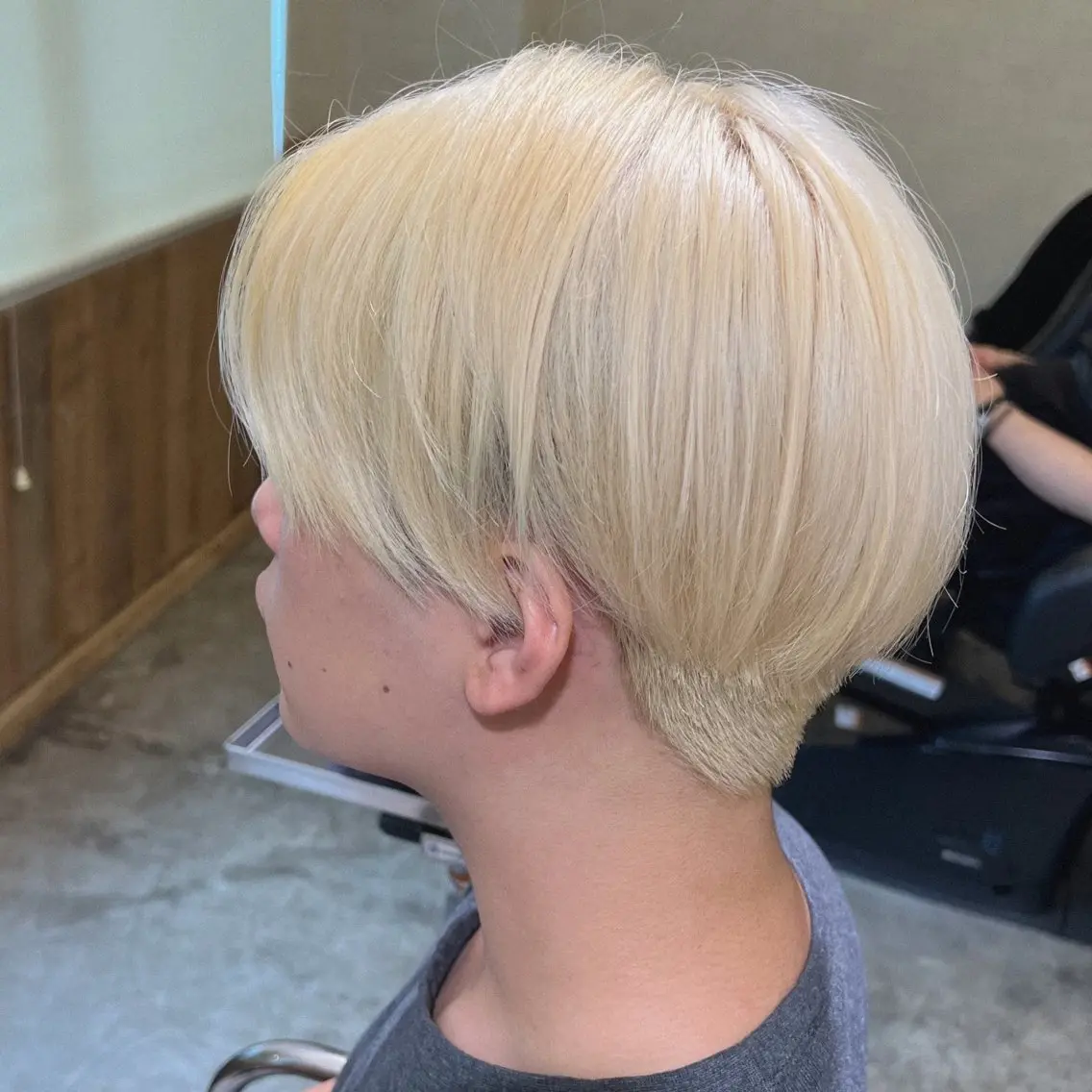 ショート カラー メンズ メンズブリーチ ブリーチ 抜きっぱなしブロンド ブロンド カット ヘアカラー トリートメント ノグチ ナツコのヘアスタイル