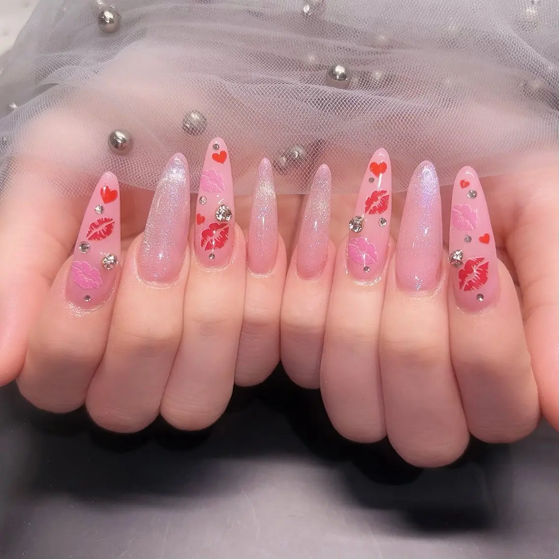 ネイル キラキラネイル マグネットネイル ストーンネイル Y. 🍒maki🍒ྀིのネイルデザイン
