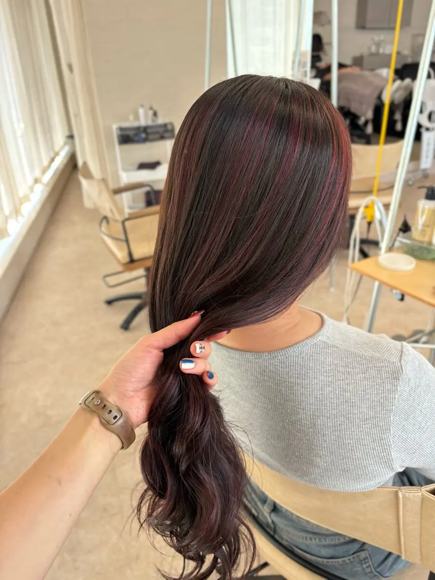 ロング ハイライト ヘアカラー 艶感カラー🫧‪三浦 衣織のヘアスタイル