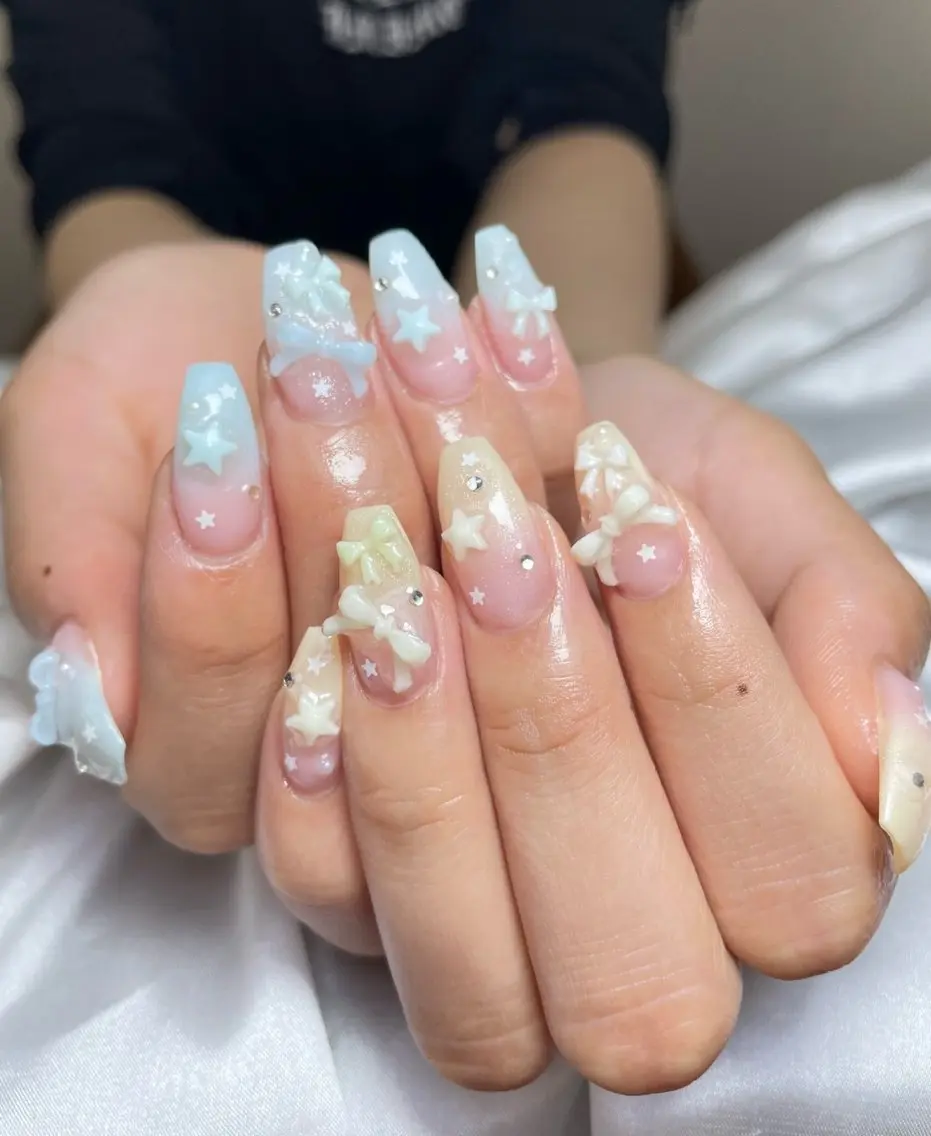 ネイル チークネイル 長さ出し フットネイル ジェルネイル 卒業式 𝓐𝓷𝓻𝓲 XiinhNailのネイルデザイン