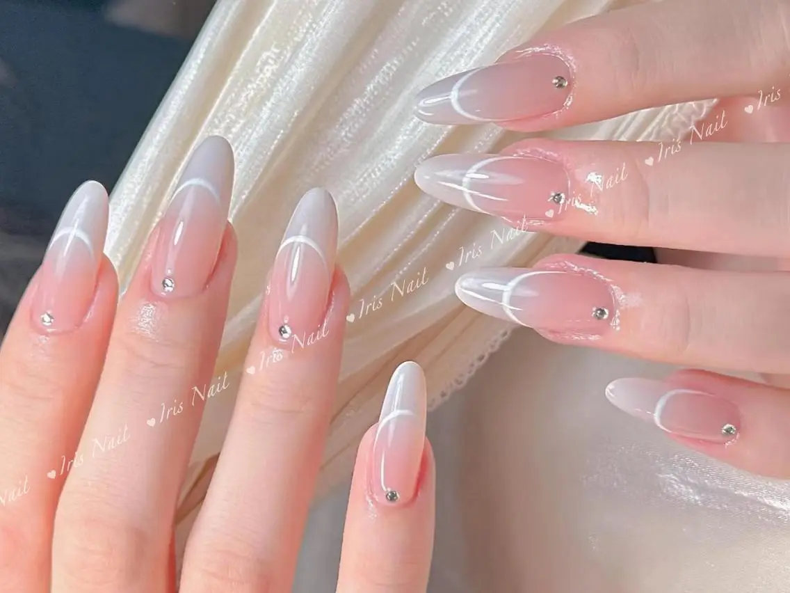 ネイル グラデーション ハンドネイル ハンドケア 🍒IRIS Nail🌸のネイルデザイン