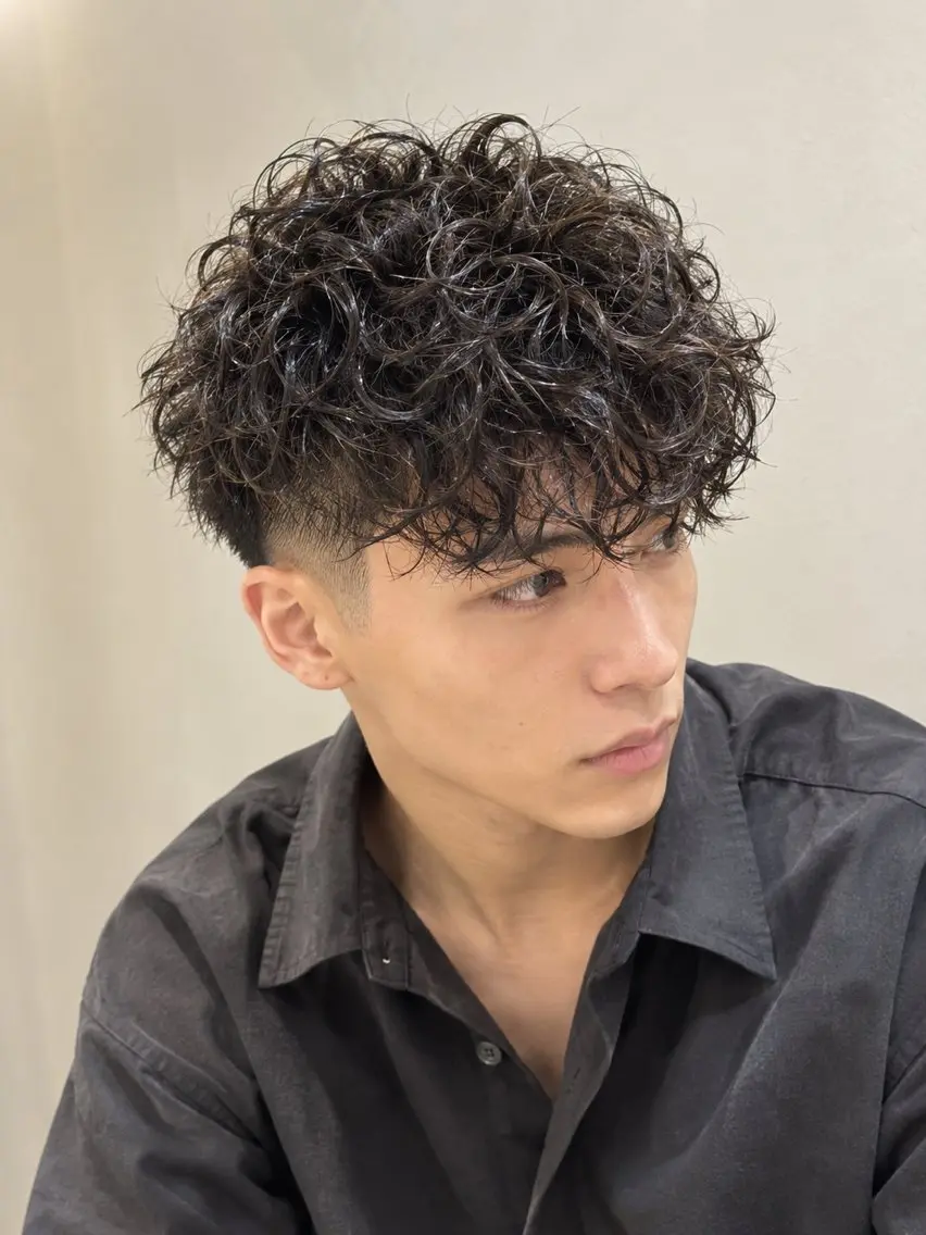 パーマ メンズ Alen🐶🐾/海 外風/グレージュ🩶のヘアスタイル