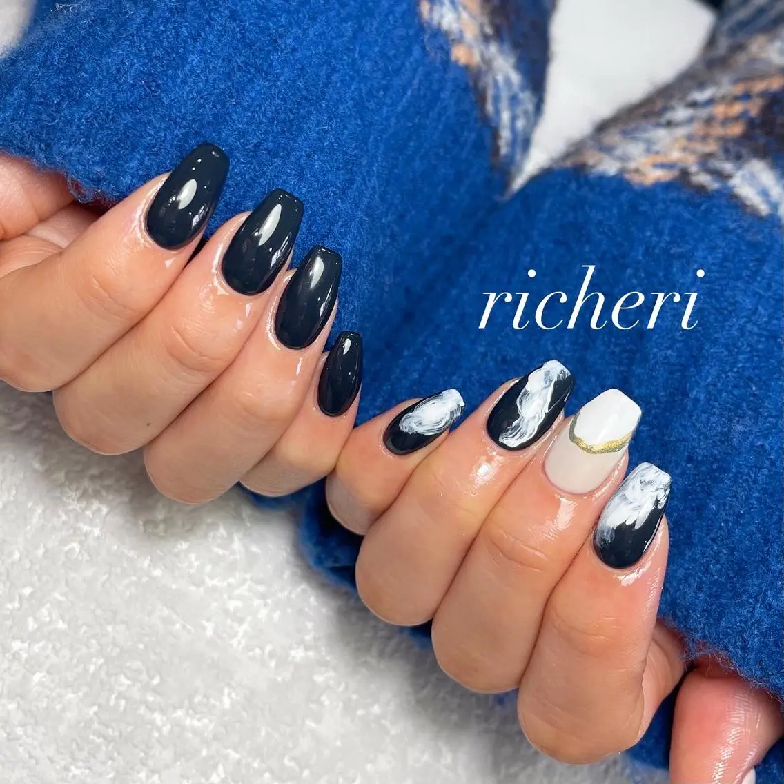 ミディアム ネイル 韓国風ヘア アートネイル ブルー フレンチネイル ジェルネイル richeri beautyのエステ・リラクイメージ