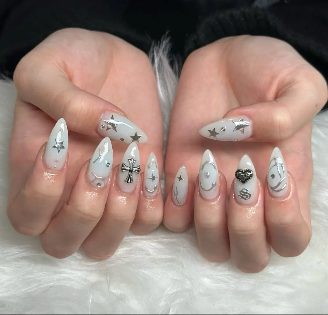 ネイル フレンチネイル ジェルネイル ガラスフレンチ ハロウィン ハート ハンドネイル H.baby Nail Salonのネイルデザイン