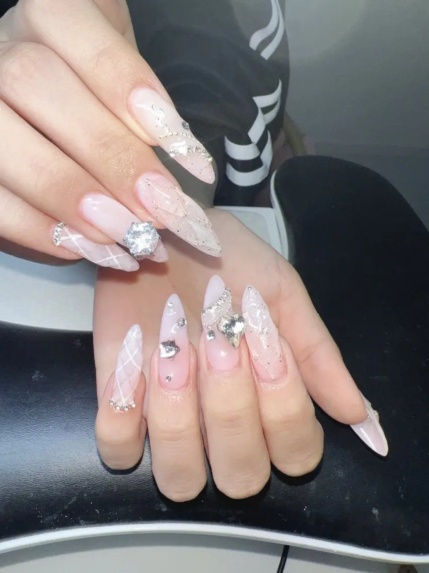 ネイル オーロラネイル チークネイル 長さ出し フットネイル フレンチネイル ハンドネイル Lee Nailsのネイルデザイン