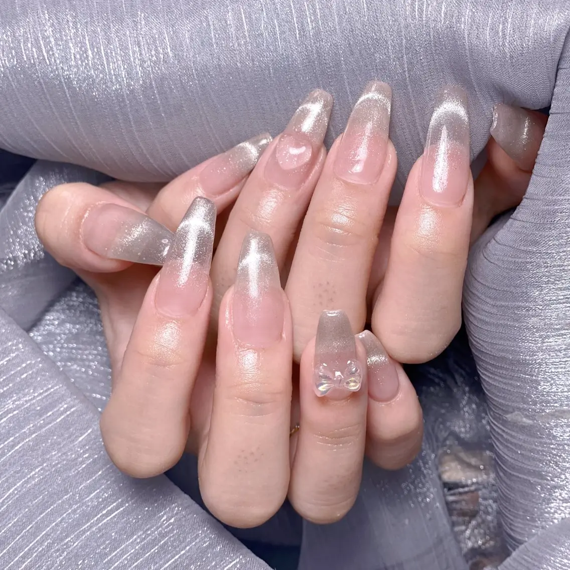 🌸大人気マグネット🧲ワンカラー➕2個大きいパーツ6600【初回ジェルオフ無料厚み出し込み】の写真
