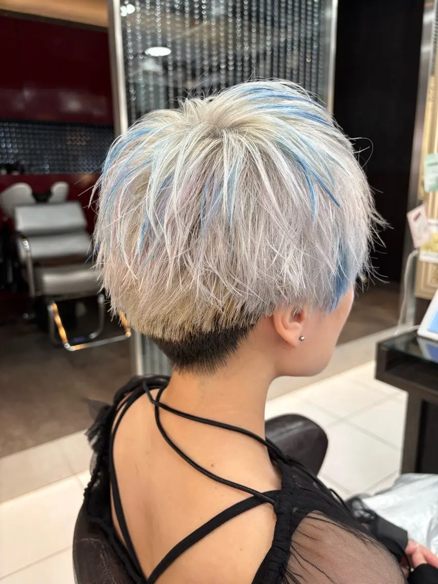 ショート カラー デザインカラー 刈り上げ ヘアカラー トリートメント グレージュ達人/赤み 消し/ブリーチ/岩崎のヘアスタイル