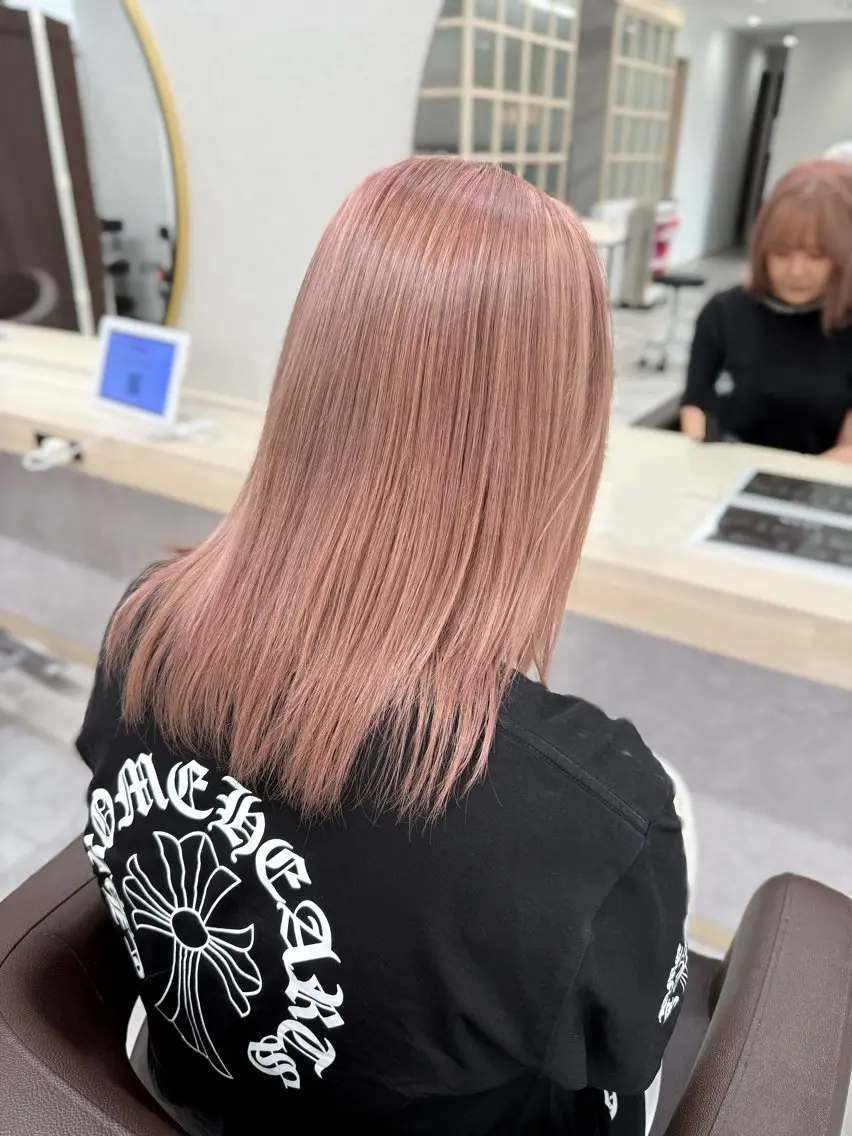 ミディアム カラー ベージュカラー ブリーチ ピンクカラー ピンクベージュ ヘアカラー ブリーチ/ハイトーン /渋沢/みなのヘアスタイル