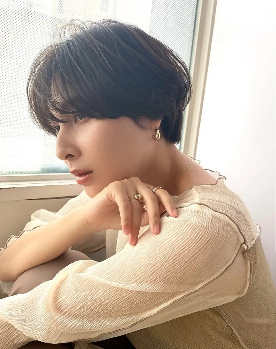 ショート カラー 縄 勇希のヘアスタイル