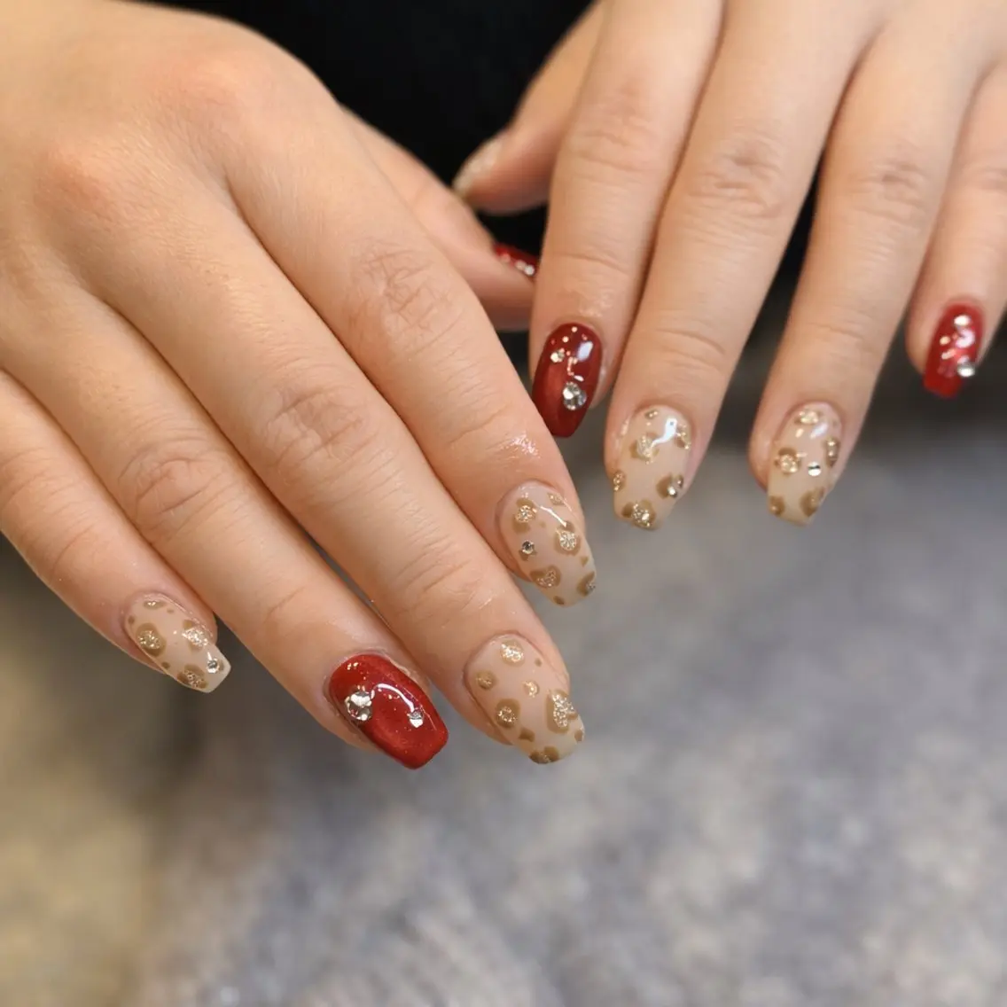 ネイル アニマル柄 マグネットネイル 赤色 ハンドネイル nailAVANCE akariのネイルデザイン