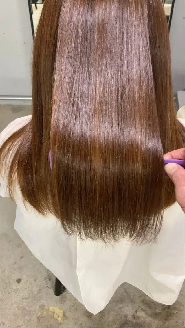 セミロング 髪質改善 縮毛矯正 トリートメント 酸熱トリートメント 新井 広樹のヘアスタイル