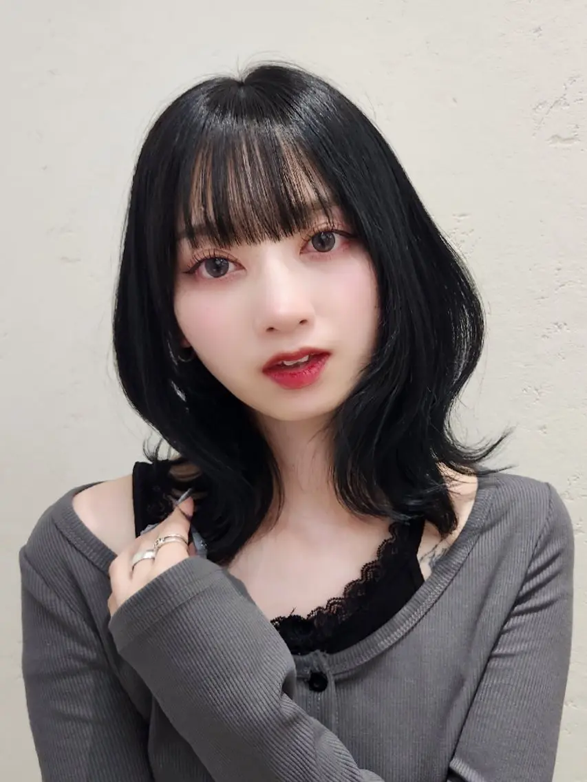 ミディアム カラー 黒髪 ブルーカラー ブルーブラック ヘアカラー 【縮毛矯正/髪質改善 カラー】yumiのヘアスタイル