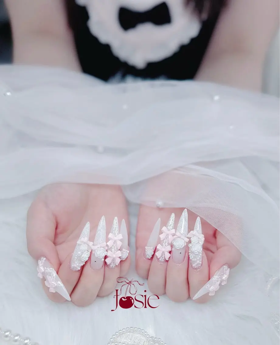 ネイル キラキラネイル 韓国ネイル ロングネイル ワンホンネイル ハンドネイル Josie nail salonのネイルデザイン