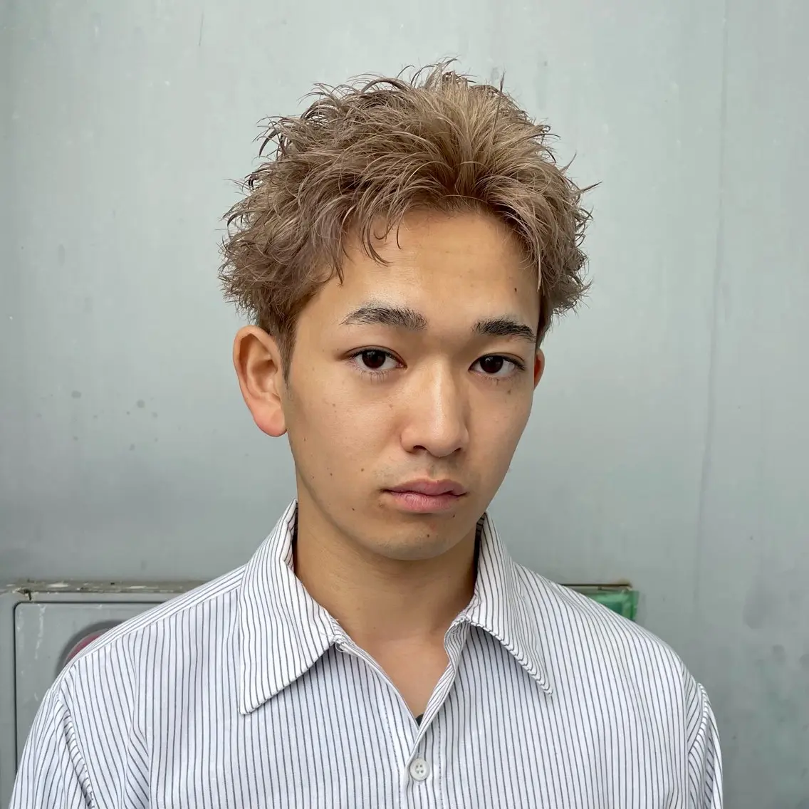 ショート カラー メンズ メンズブリーチ メンズハイトーン スパイキーショート ブリーチ ハイトーンカラー カット ヘアカラー ⚾️横浜メンズカット 阿部龍馬🍺🍔のヘアスタイル