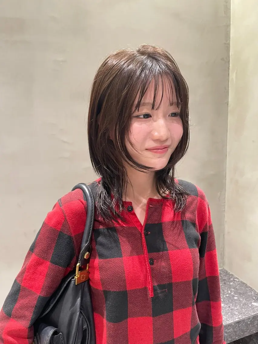 ミディアム カット ヘアカラー トリートメント 神戸レイヤーカット 顔周り／骨格診断のヘアスタイル