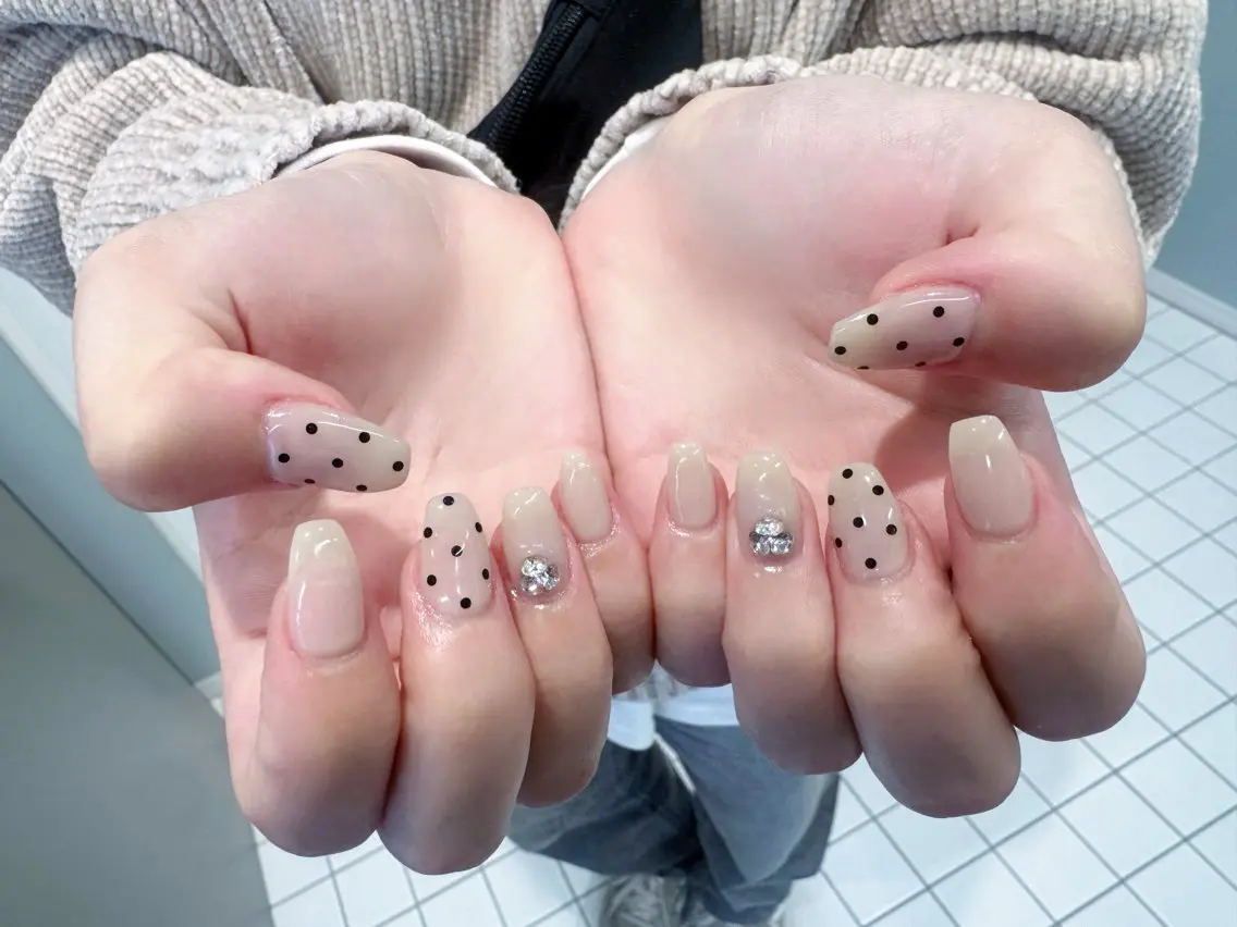 ネイル ドット ハンドネイル よこやま🐩💭 eight nailのネイルデザイン