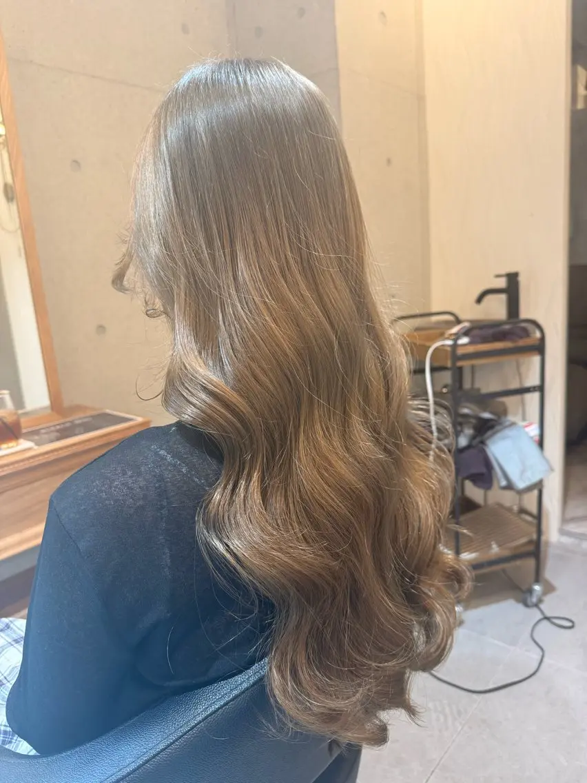 ロング カラー ヘアカラー トリートメント RINA .のヘアスタイル