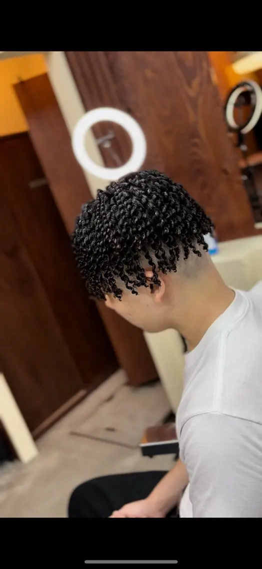 ショート パーマ 矢崎 裕哉のヘアスタイル