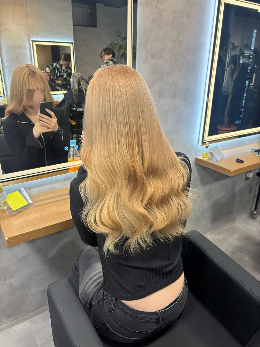 ロング カラー パーマ ヘアアレンジ ヘアカラー トリートメント ヘッドスパ ヘアセット 透明感ブリーチカラー 🌈TOMOHIROのヘアスタイル