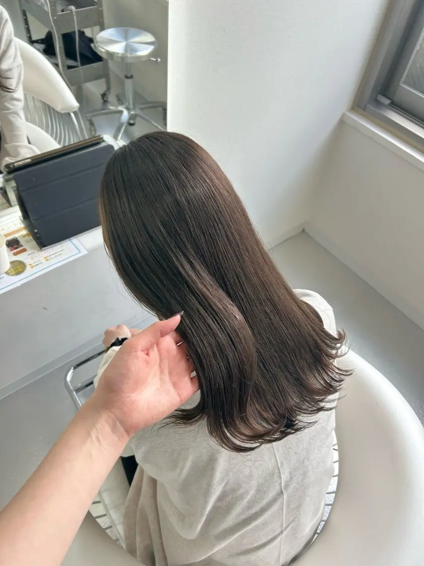 ミディアム カラー グレージュ オリーブグレージュ オリーブグレー ヘアカラー あやめ🪽 オリーブ/ハイトーンのヘアスタイル