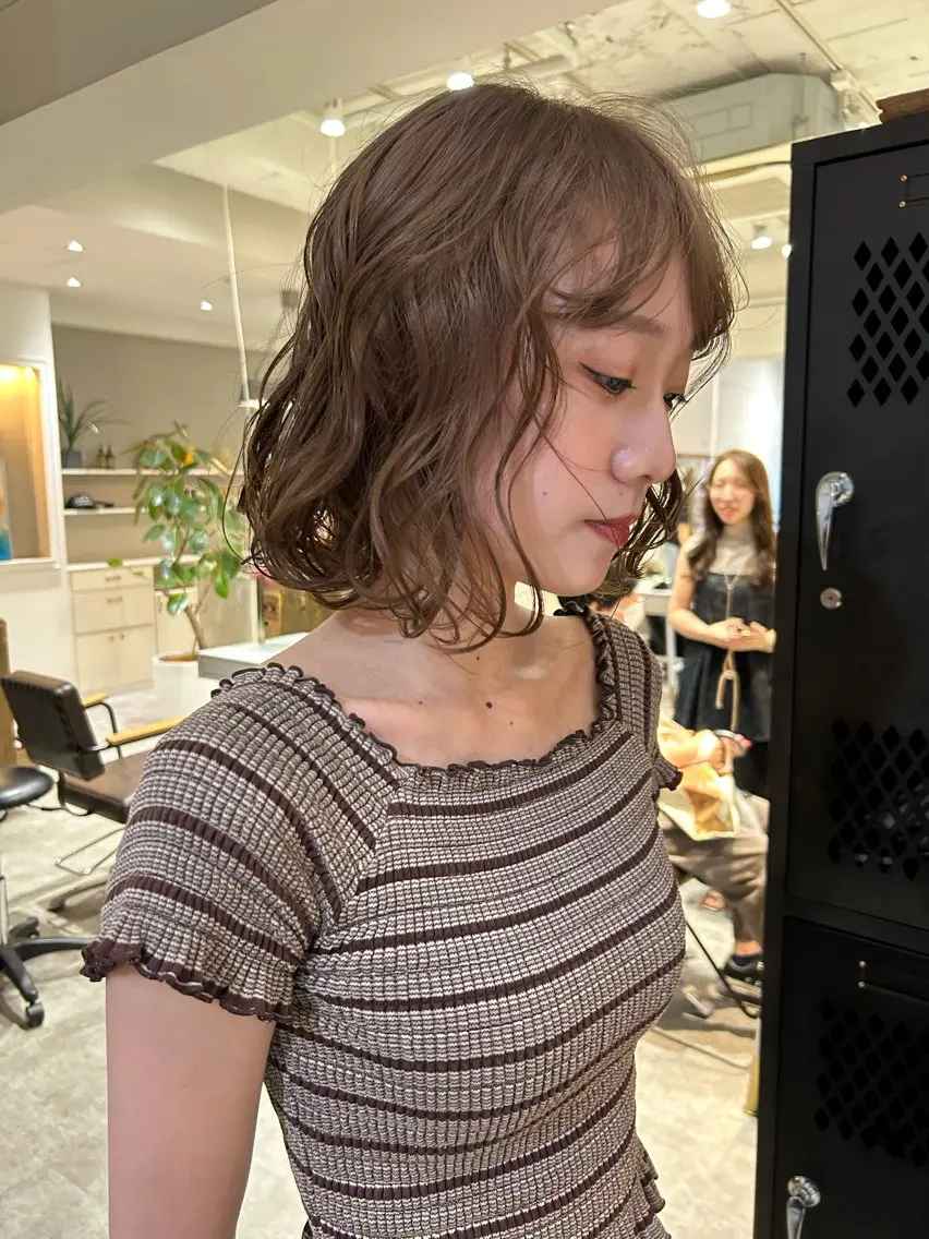 ミディアム 薄暮 マツイ　レンのヘアスタイル