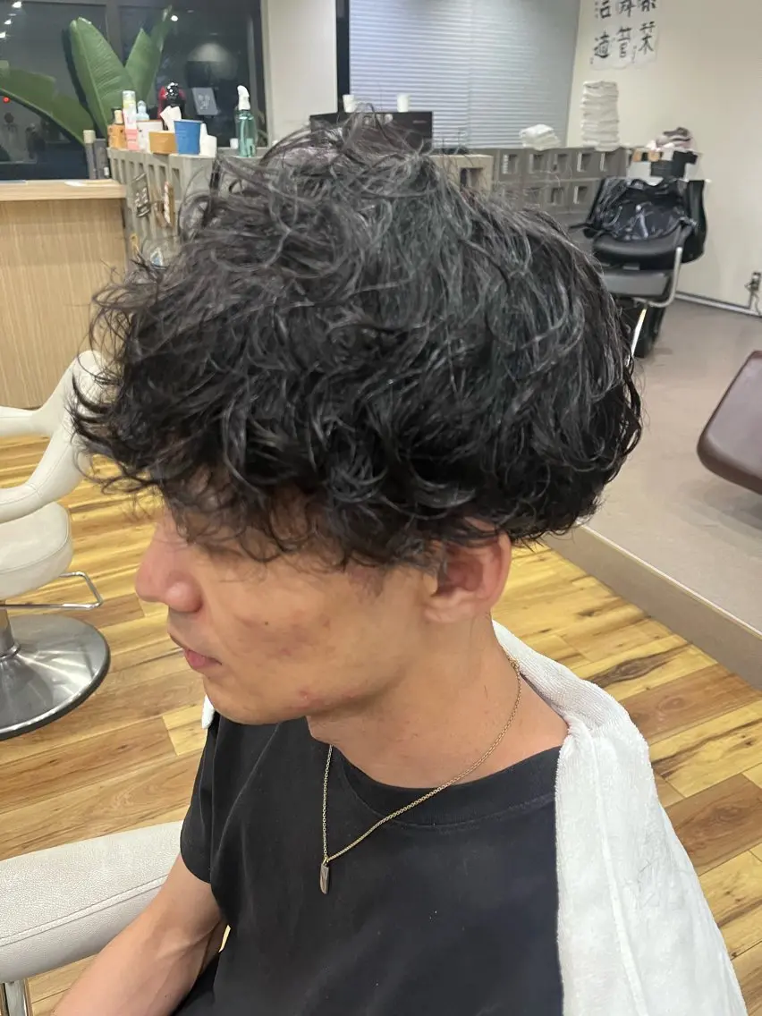 パーマ メンズ 関 紫雲（ｾｷﾚﾝｹﾞ）のヘアスタイル