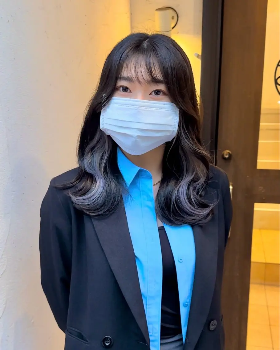 セミロング カラー ブリーチ ケアブリーチ インナーカラー シルバー ホワイトシルバー カット ヘアカラー トリートメント インナーカラー/レイ ヤーカット♡/マキシのヘアスタイル