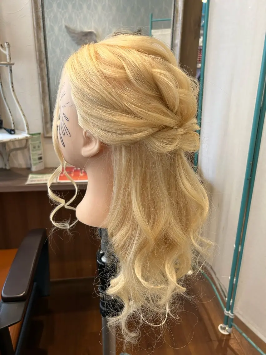 ミディアム ヘアアレンジ ハーフアップ 🐈‍⬛ SUMIのヘアスタイル