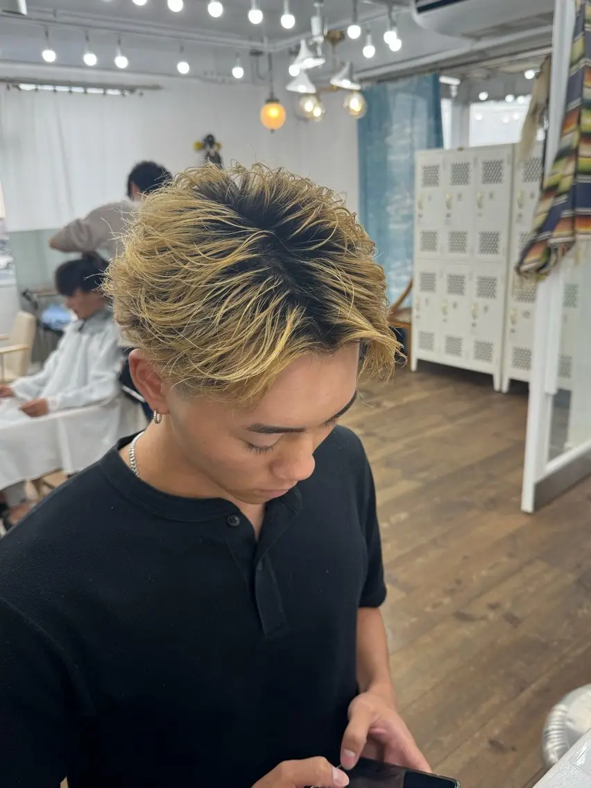 ショート パーマ メンズ メンズブリーチ フェザーパーマ メンズパーマ カット パーマ メンズ特化サロン ユウヘイのヘアスタイル