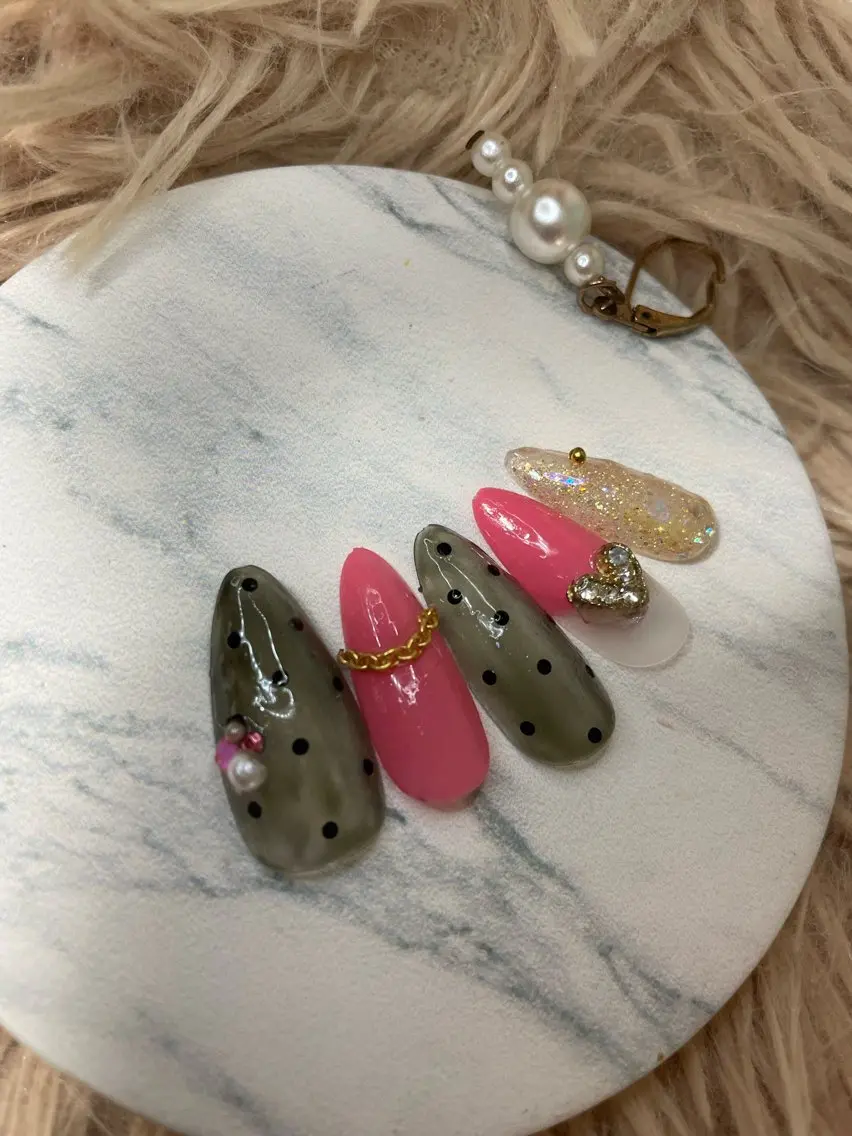 ネイル ドット フレンチネイル ゴールド ハート ラメ(グリッター) NAIL★M 真紀のネイルデザイン