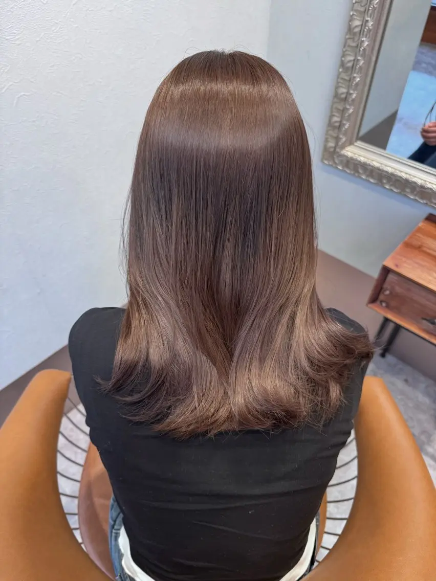 ミディアム カラー ミディアムレイヤー ブラウンカラー レイヤーカット 小顔カット カット ヘアカラー 透明感カットカラー 🤍erinaのヘアスタイル