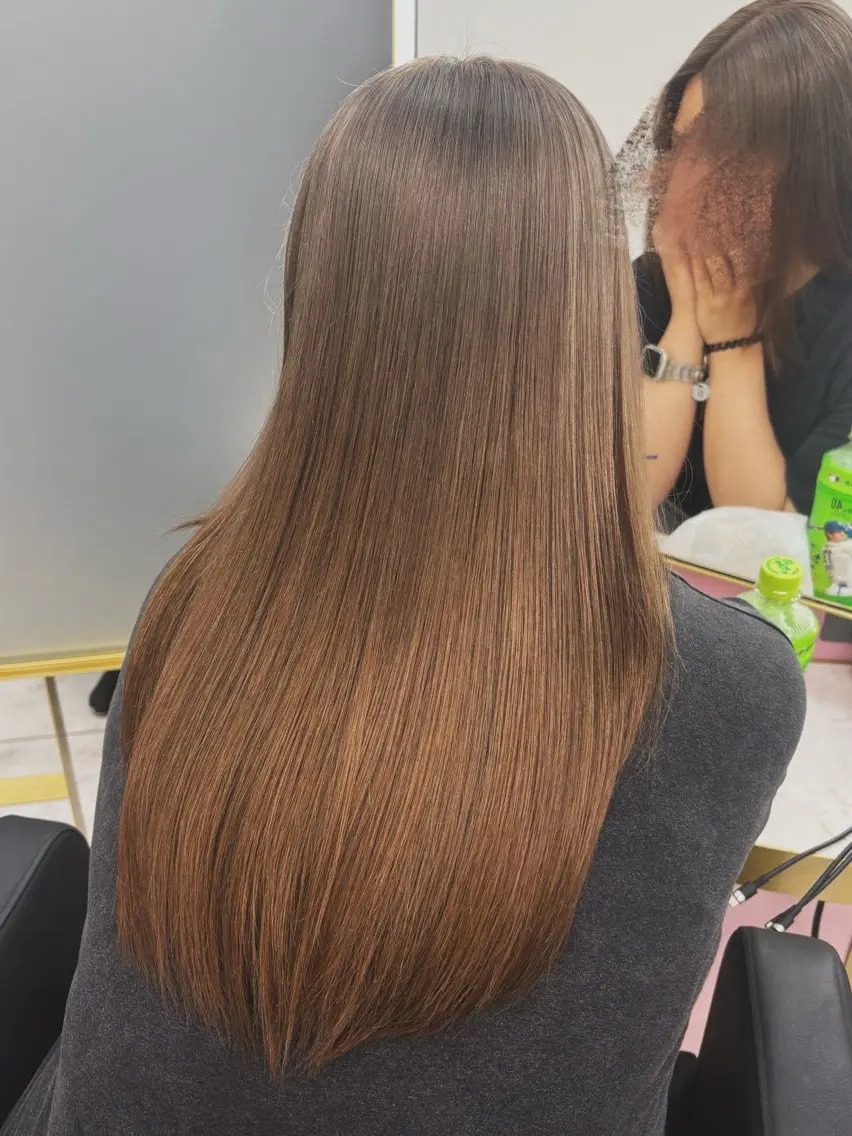ロング カラー ブリーチ グレージュ momo /ブリーチなしピンクのヘアスタイル