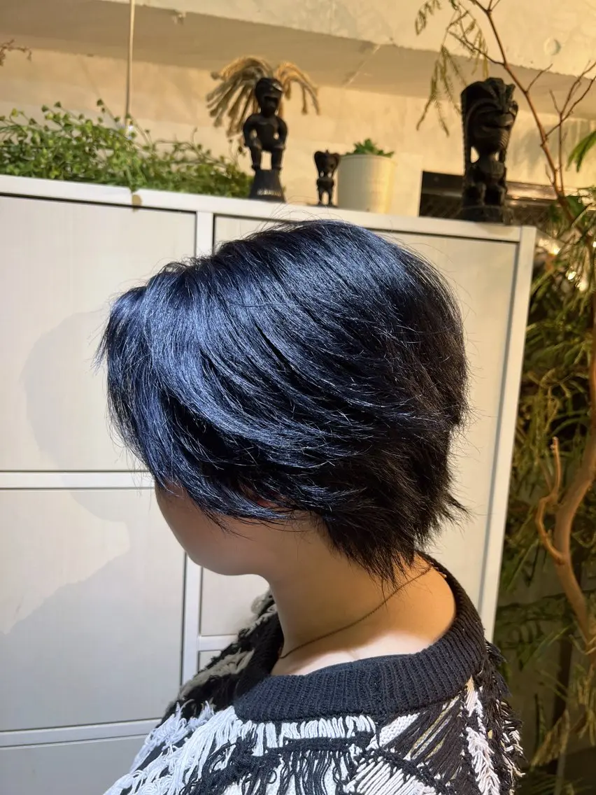 ショート カラー 黒髪 ブリーチ ブルーカラー ブルーブラック メンズカット/ 渋谷/アリジのヘアスタイル