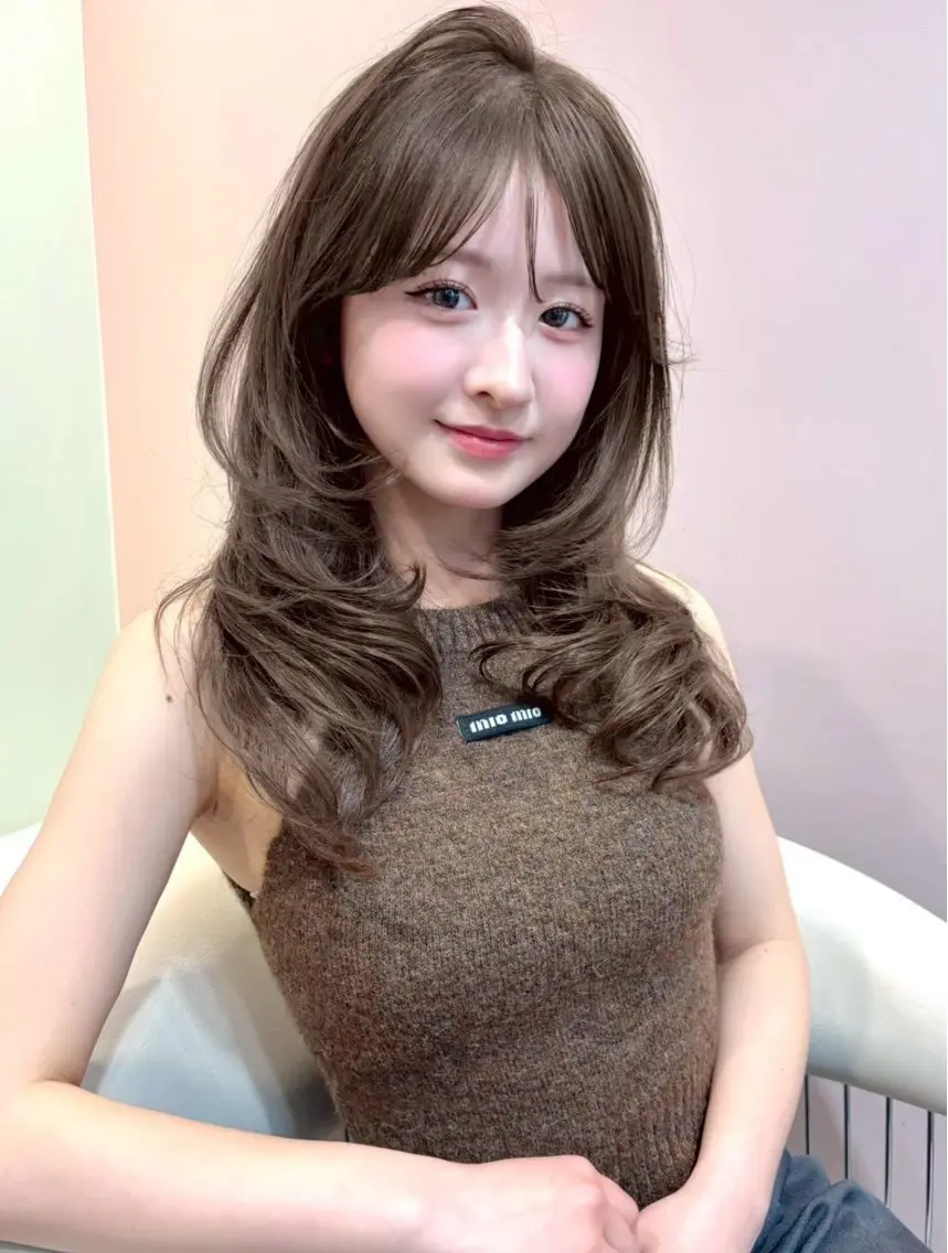 セミロング ヘアカラー 大宮透明感トレンド ヘア🫧セナ🤍のヘアスタイル