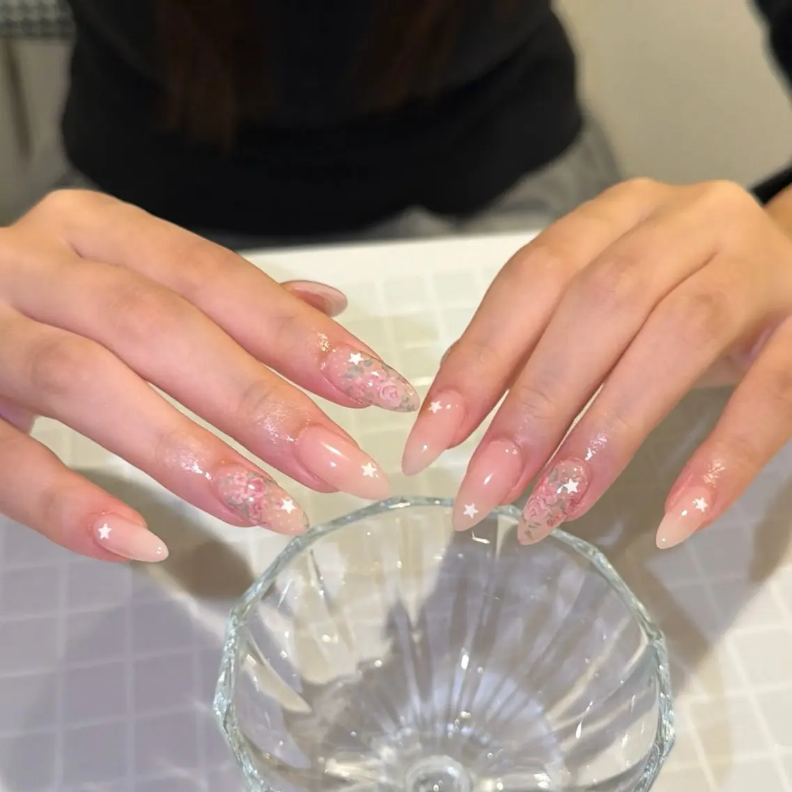 ネイル キラキラネイル レース ロングネイル ハンドネイル 横浜Nailist 𝜗𝜚春菜のネイルデザイン