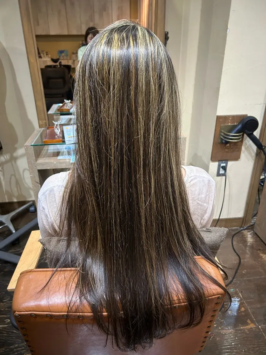 カラー デザインカラー メッシュ 酢谷 愛のヘアスタイル