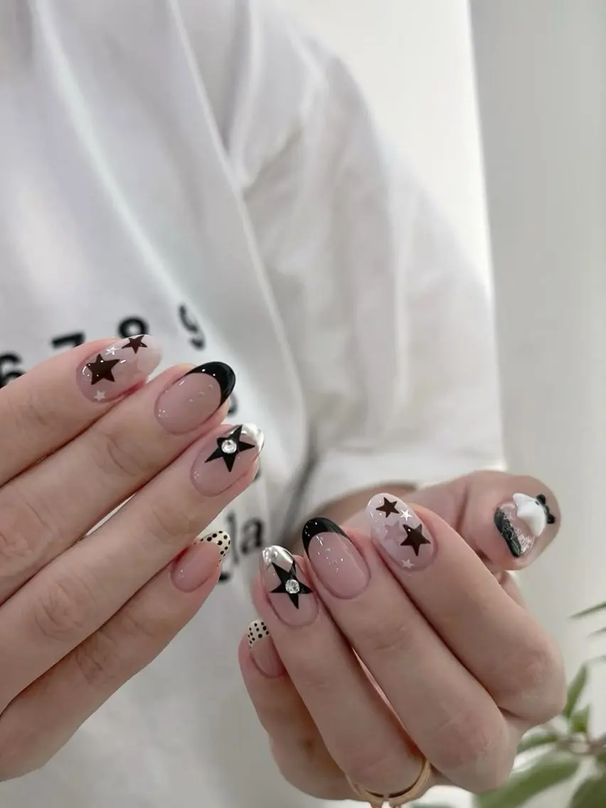 ネイル アートネイル チークネイル 氷ネイル・うるうるネイル 韓国ネイル マグネットネイル ハンドネイル NAILS168 新大久保店のネイルデザイン