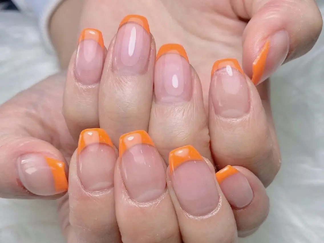 ネイル フレンチネイル オレンジ シンプルネイル ハンドネイル UM Nail Salonのネイルデザイン