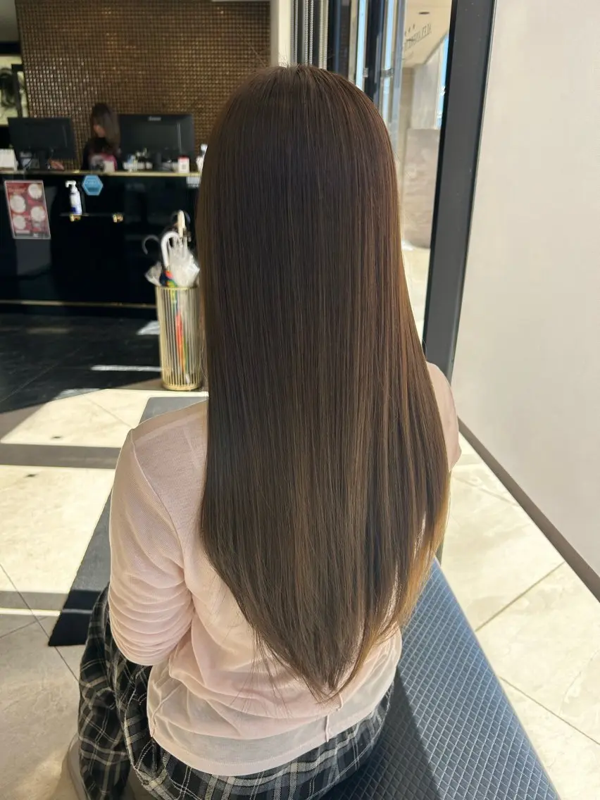 ロング カラー ベージュカラー ブリーチ ブリーチなしカラー オリーブベージュ カット ヘアカラー トリートメント ishizuka toaのヘアスタイル