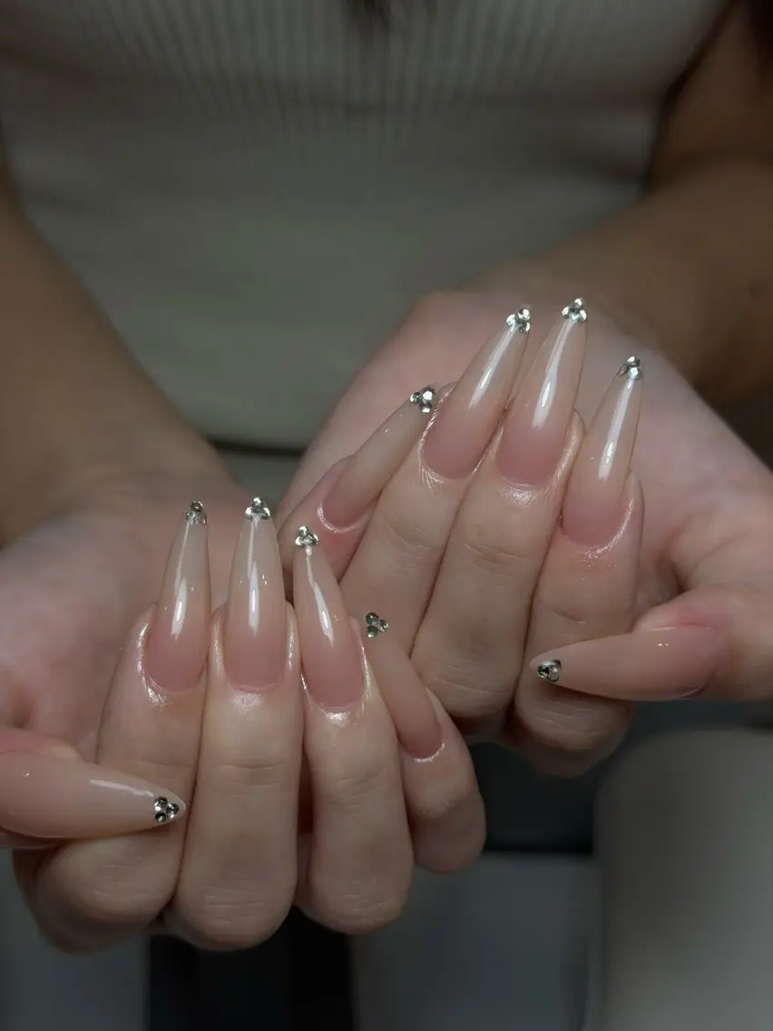 ネイル チークネイル ドット フレンチネイル グラデーション ハート ハンドネイル Julli NailStudioのネイルデザイン
