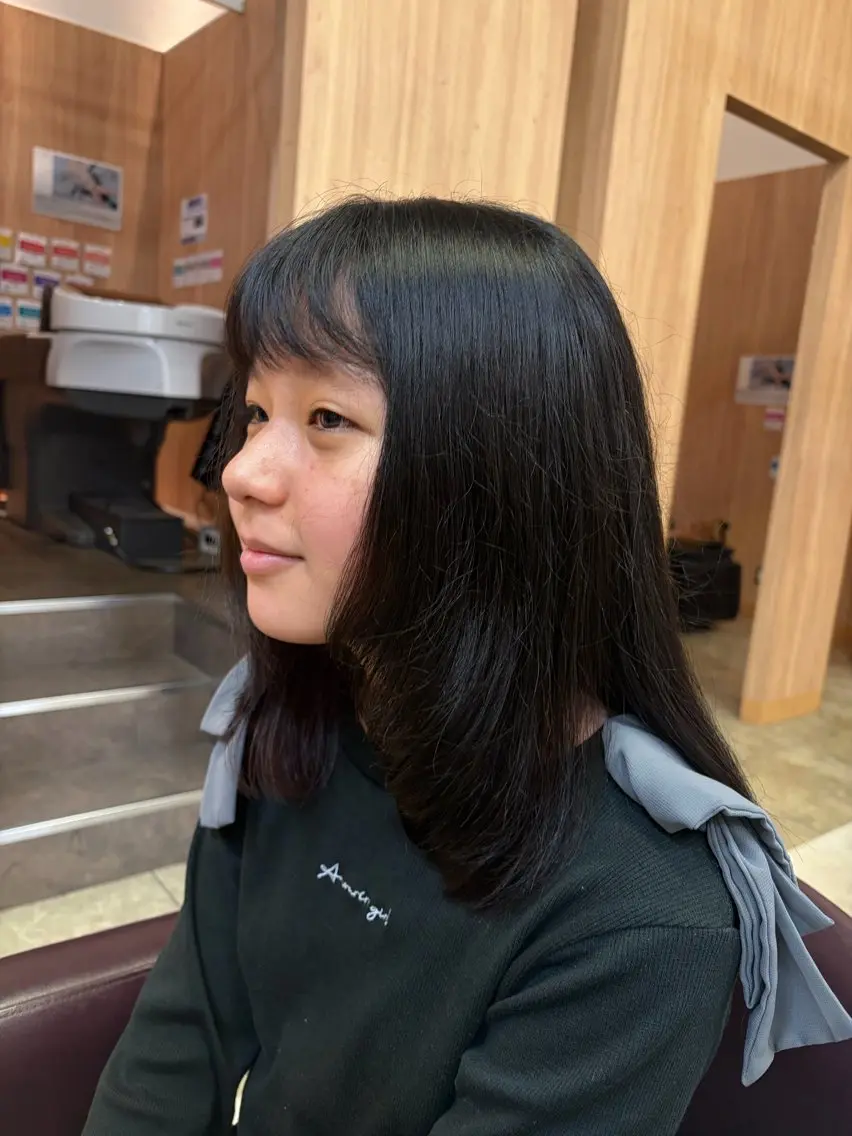 セミロング くせ毛 顔周りカット レイヤーカット むらもと ゆうのヘアスタイル