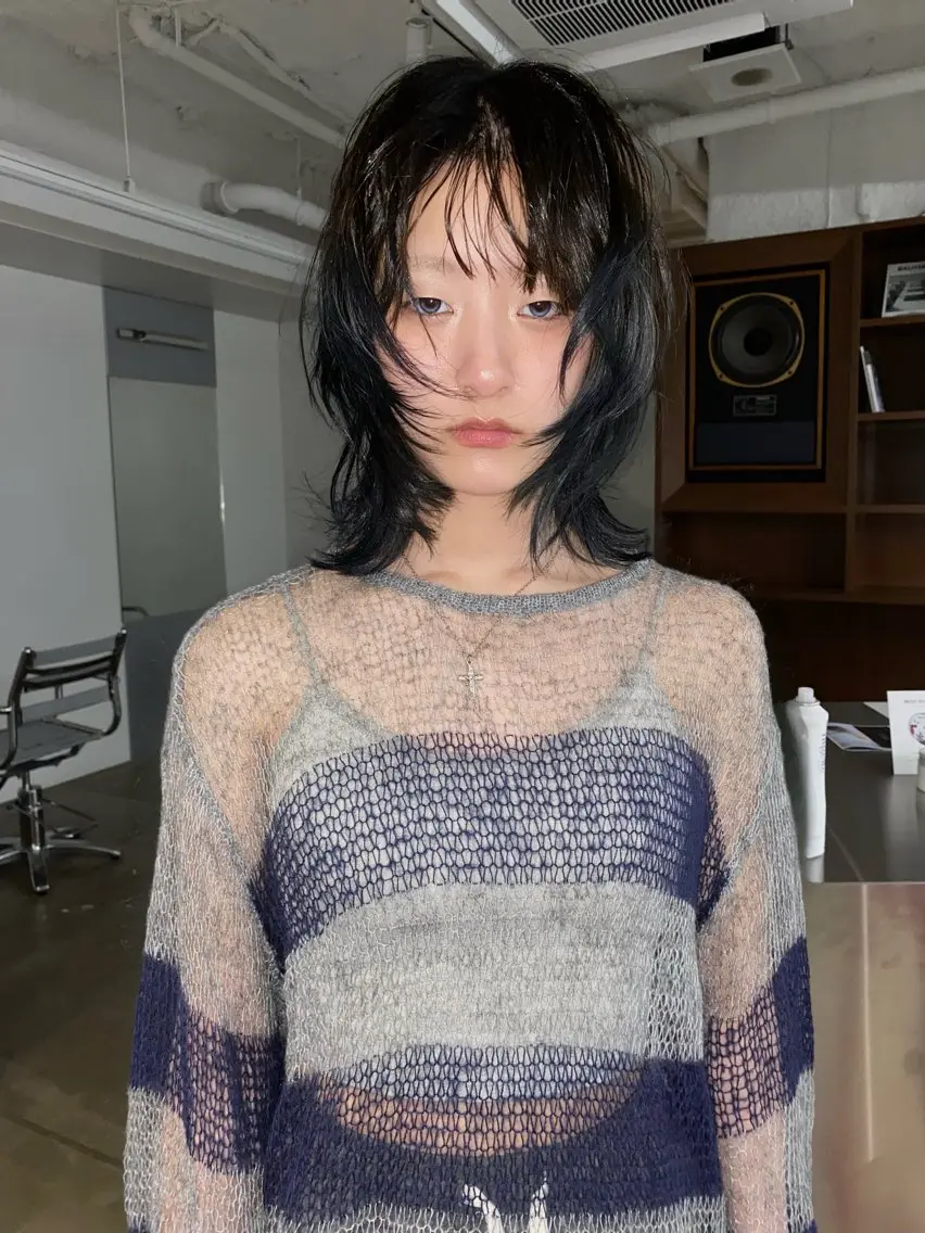 セミロング カラー ブリーチ ブルーカラー ヘアカラー TOE 【Sakura..】のヘアスタイル