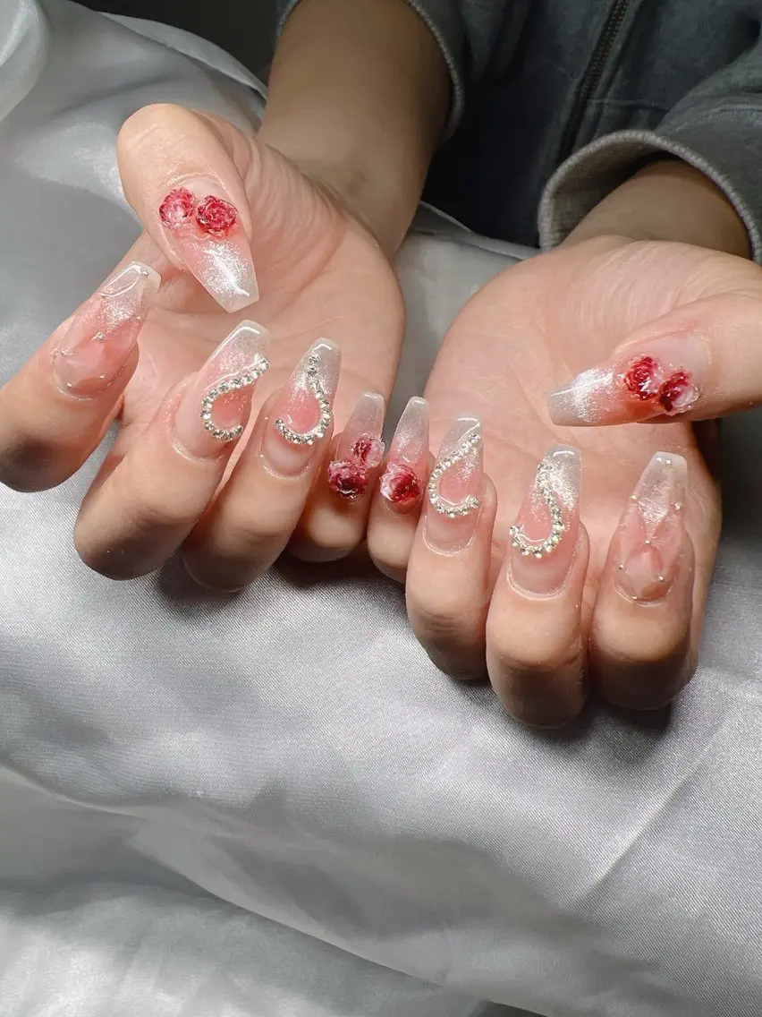 ネイル 長さ出し グラデーション 卒業式 キラキラネイル マグネットネイル Lee Nailsのネイルデザイン