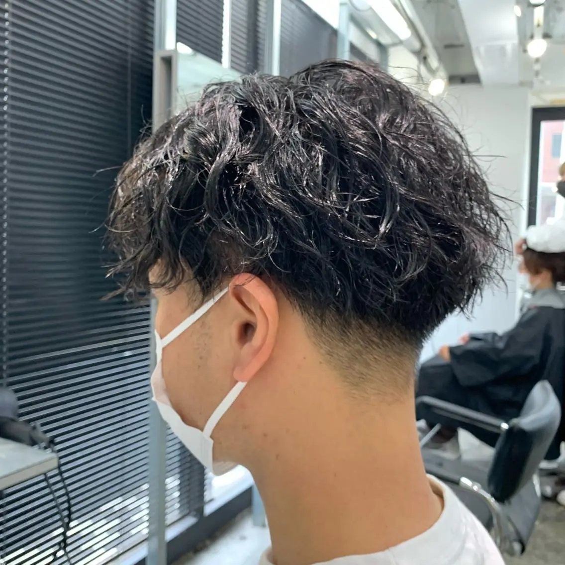 ショート パーマ メンズ センターパート カット パーマ メンズ特化美容師/ 藤戸 椋のヘアスタイル